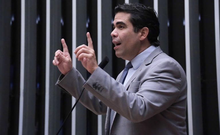 Comissão da Câmara aprova validade permanente para credencial de estacionamento de pessoa com deficiência