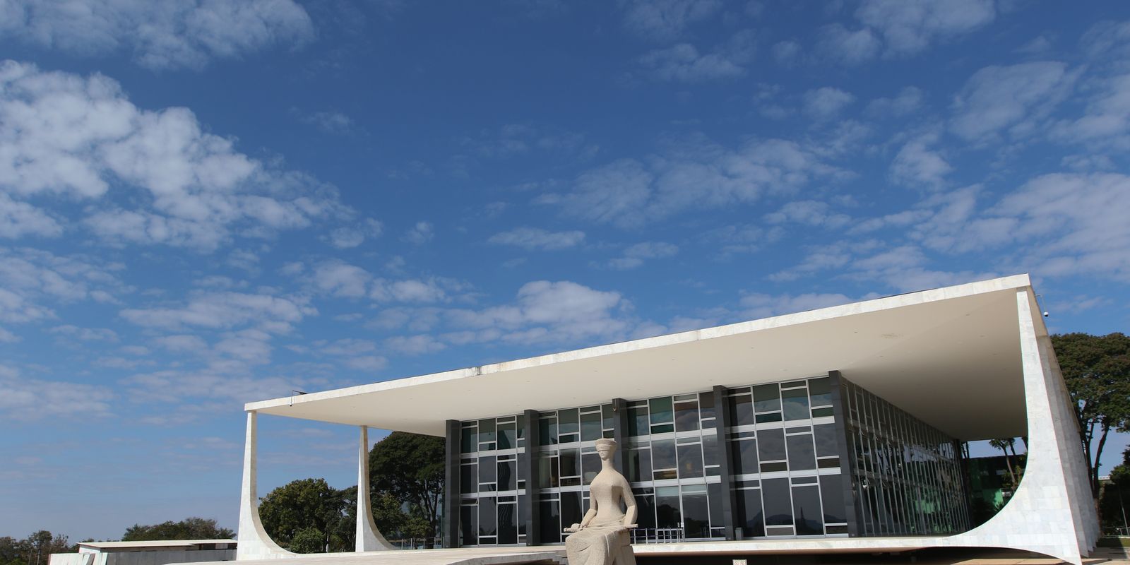Defesa de Jair Bolsonaro reitera pedido de manutenção da prisão domiciliar ao STF