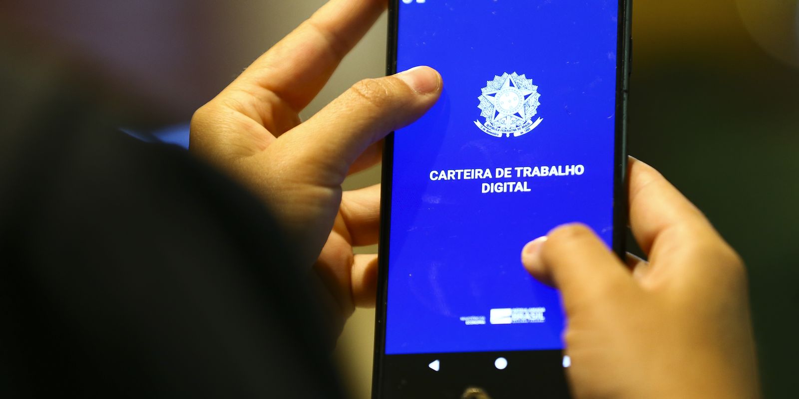 Taxa de desemprego cai para 5,4% e atinge recorde histórico no segundo trimestre