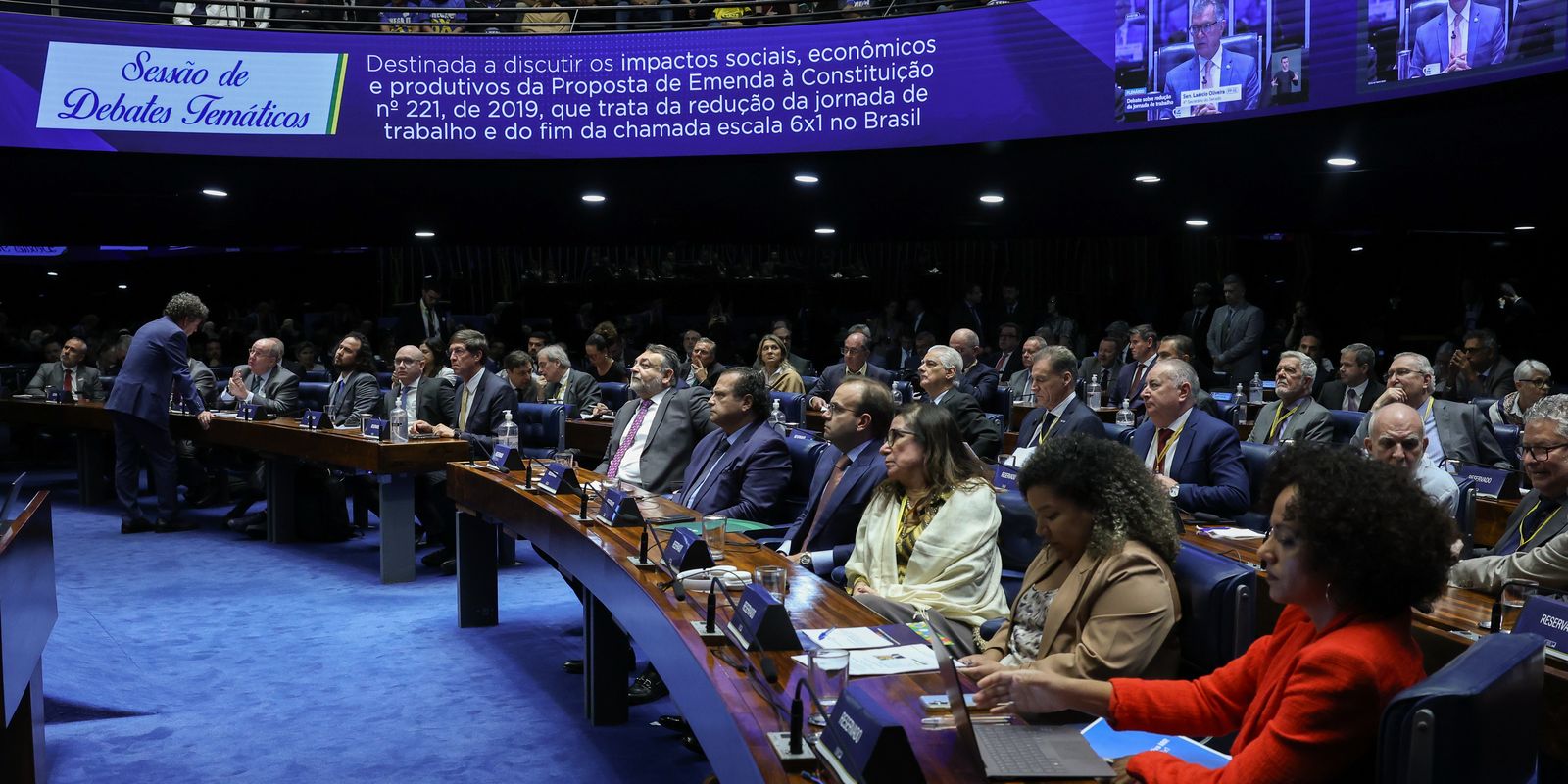 Senado debate PEC 6x1: empresários criticam redução da jornada de trabalho, governo e sindicatos defendem