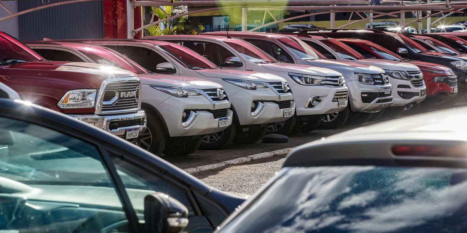 Fenabrave registra forte alta nos emplacamentos de veículos no primeiro semestre