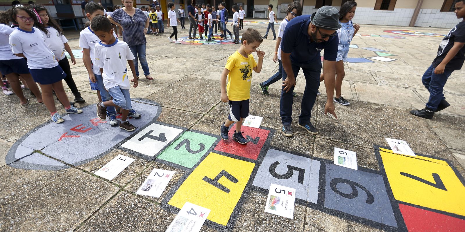 Copa do Mundo Feminina de 2027 impacta calendário escolar com novas datas de férias