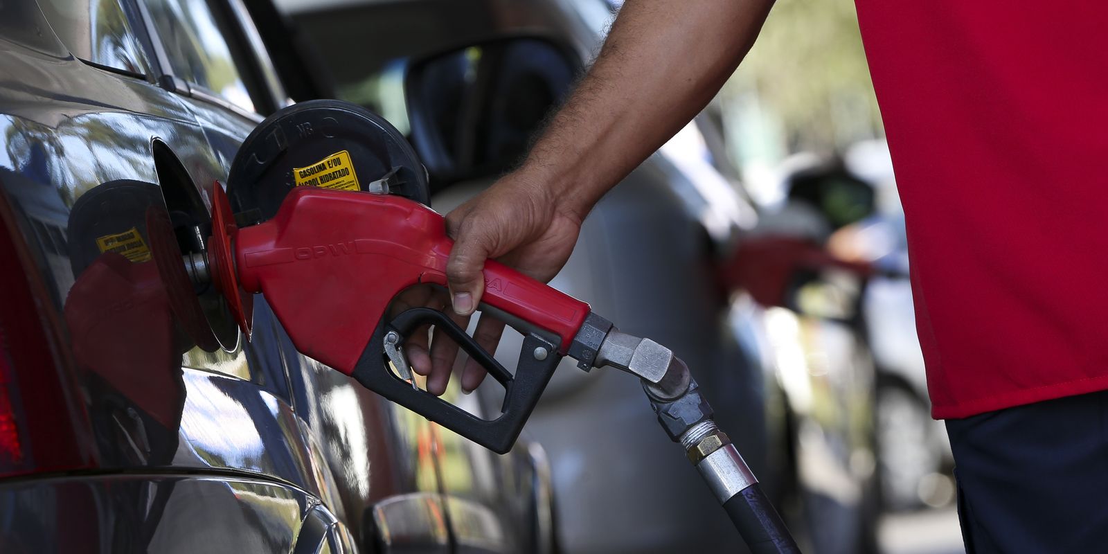 CNPE adia votação sobre aumento do percentual de etanol na gasolina para 32%