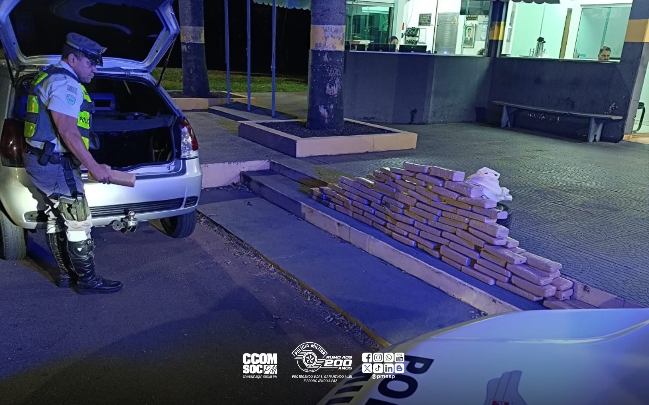 Mais de 100 kg de maconha são apreendidos em carro com família no interior de SP