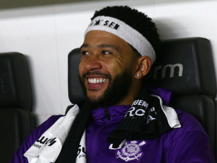 Memphis posta recado enigmático em meio a impasse no Corinthians: “Estou esperando”