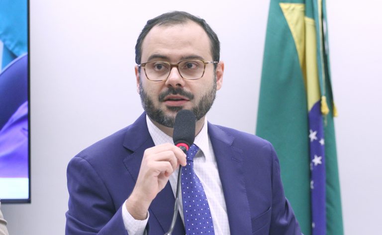 Ministro apoia teto de R$ 140 mil para MEI; setor produtivo pede reajuste do Simples Nacional