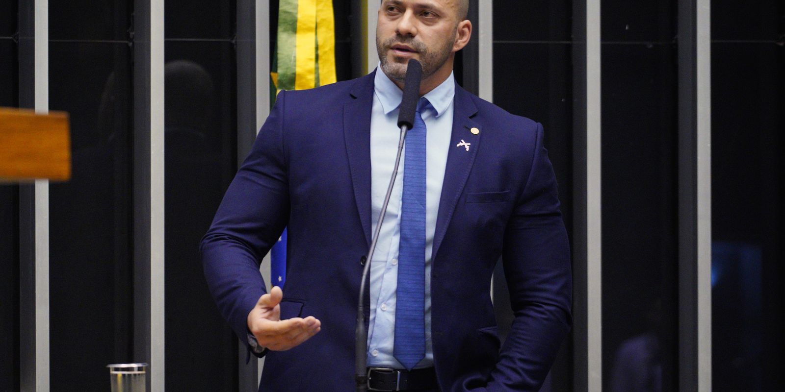 Alexandre de Moraes dá 48 horas para Daniel Silveira explicar vídeo publicado no X