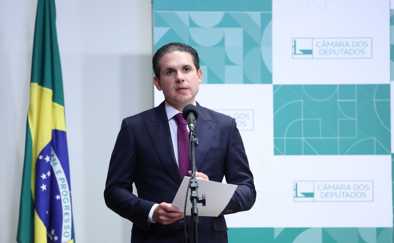 Hugo Motta critica tarifas americanas e defende setor produtivo brasileiro