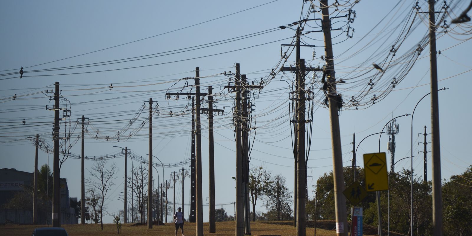 Acidentes com rede elétrica no Brasil aumentam em 2025, mas mortes caem