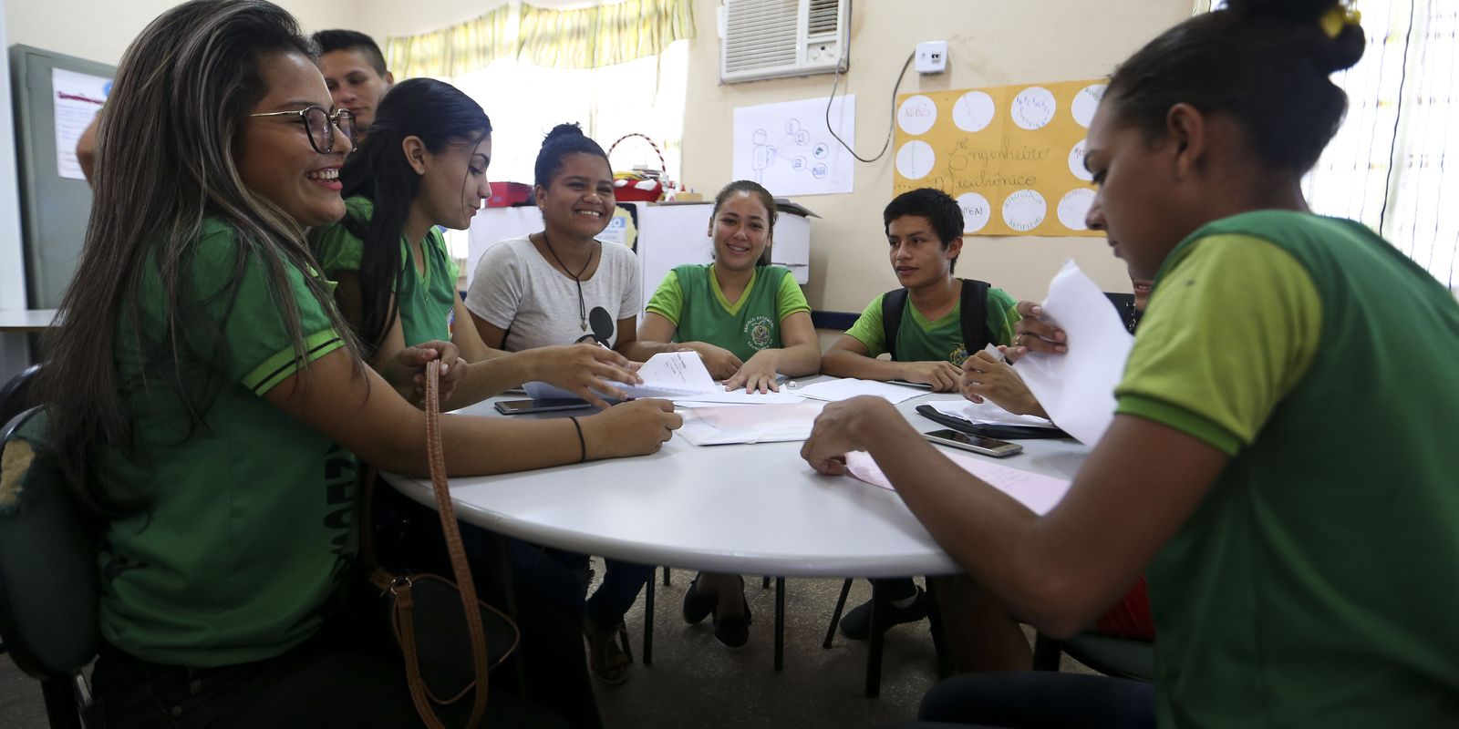 Pé-de-Meia: nova parcela de R$ 200 chega a estudantes nascidos em setembro e outubro