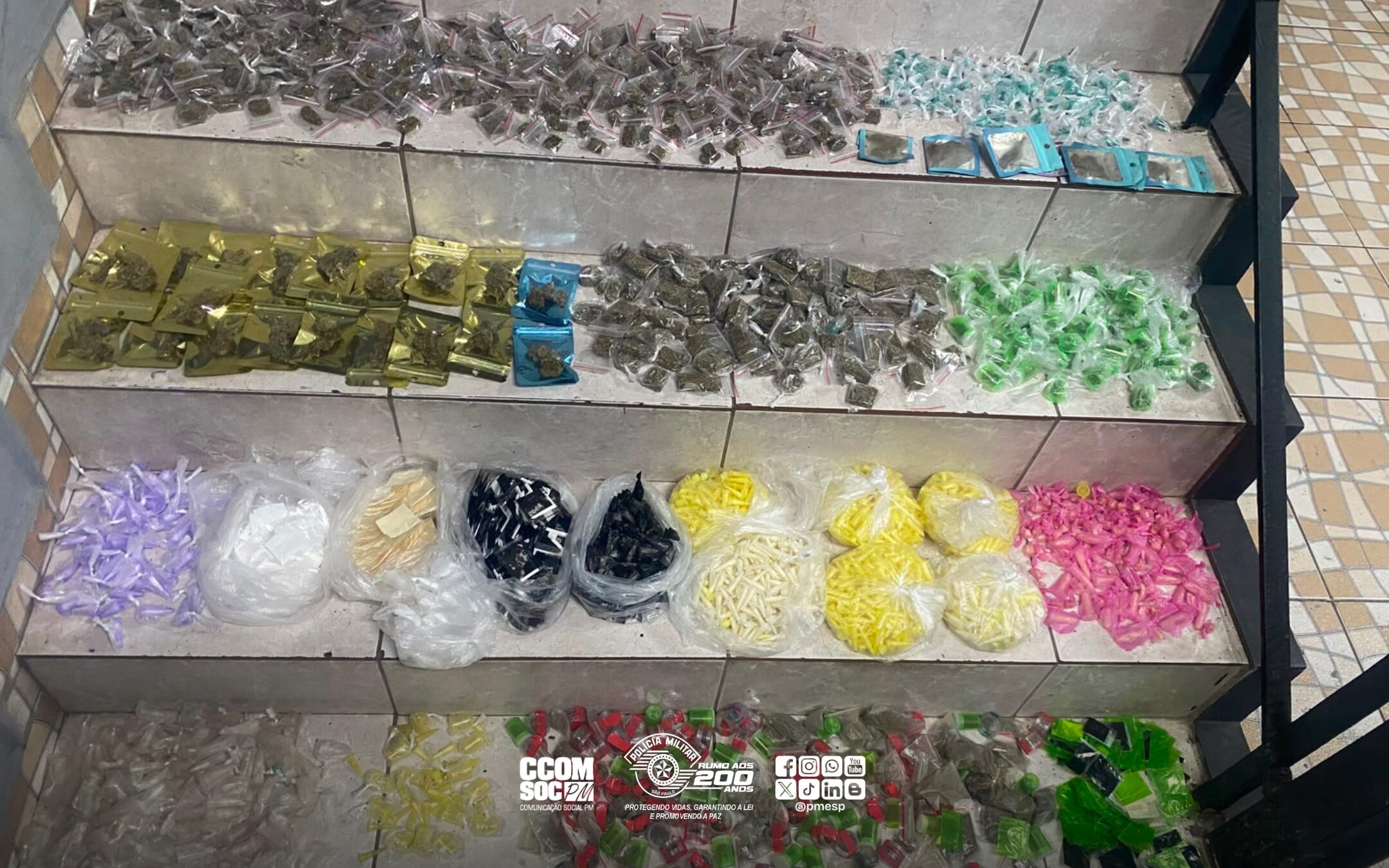 PM apreende mais de 3 mil porções de drogas e prende suspeito em Ferraz de Vasconcelos