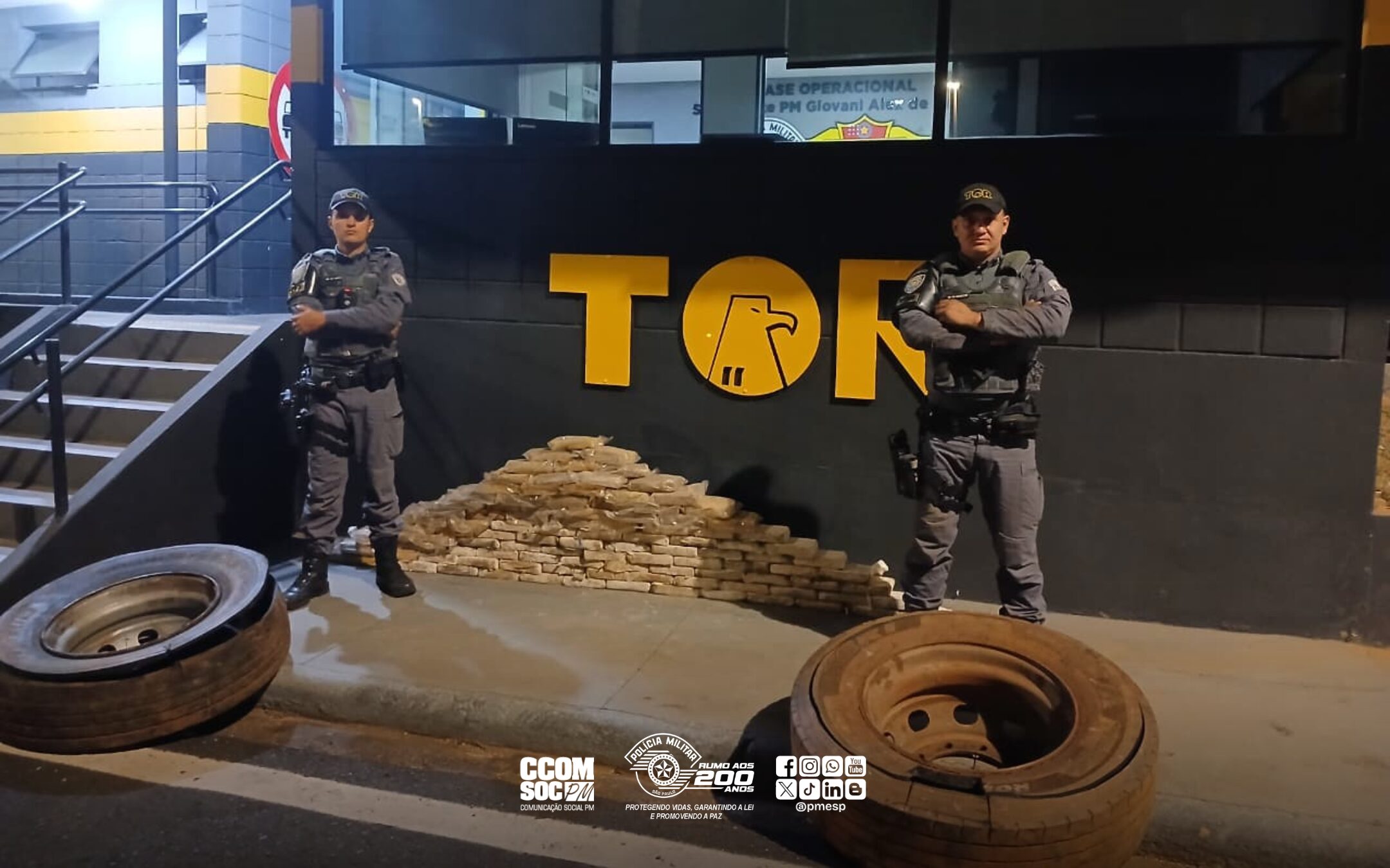 Polícia Militar apreende 105 kg de pasta base de cocaína escondidos em caminhão no interior de SP