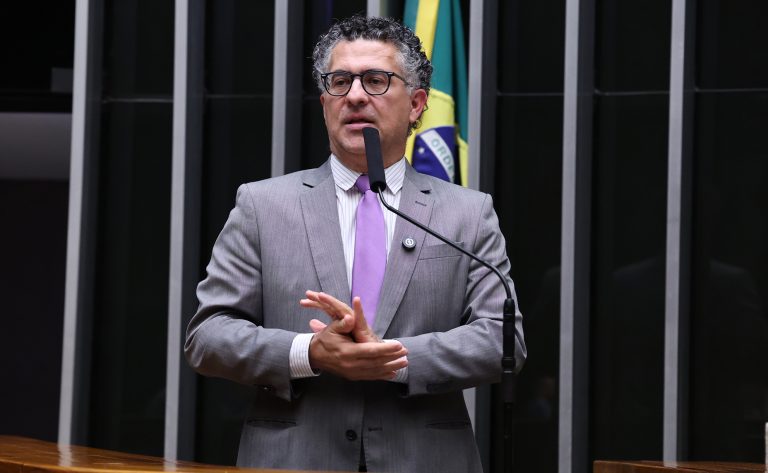 Câmara debate projeto que assegura remarcação de passagens sem multa