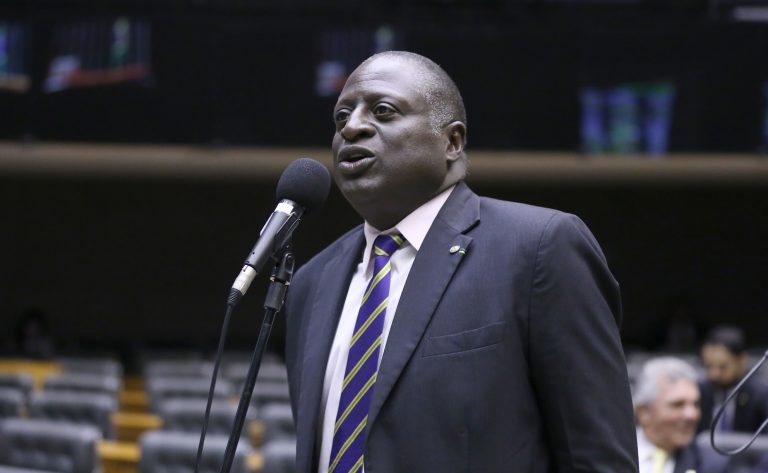 Projeto na Câmara dos Deputados busca reconhecer a Seleção Brasileira de Futebol como símbolo da identidade nacional