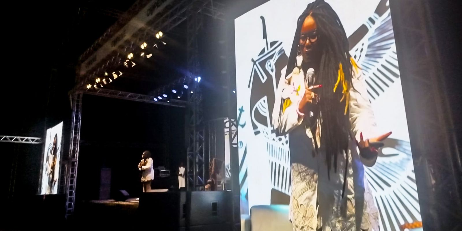 Carla Akotirene critica visão superficial e defende debate sobre racismo estrutural
