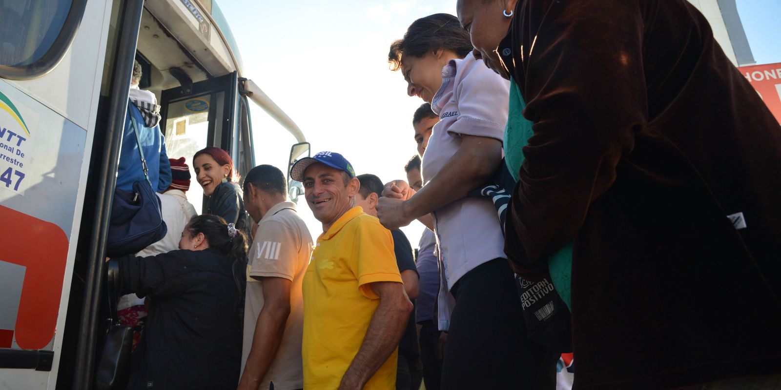 Rodoviários do Rio suspendem greve e ônibus voltam a circular após negociação