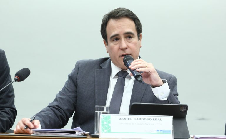 Secretário do Tesouro Nacional destaca crescimento econômico do Brasil pós-pandemia