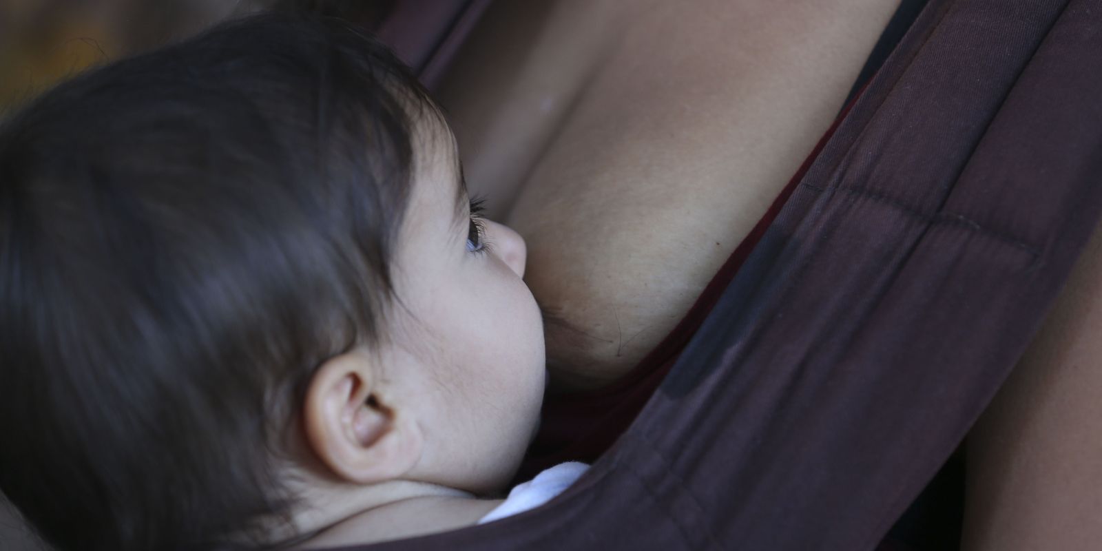 Amamentação reduz riscos de infarto e de AVC em mulheres, diz SBC