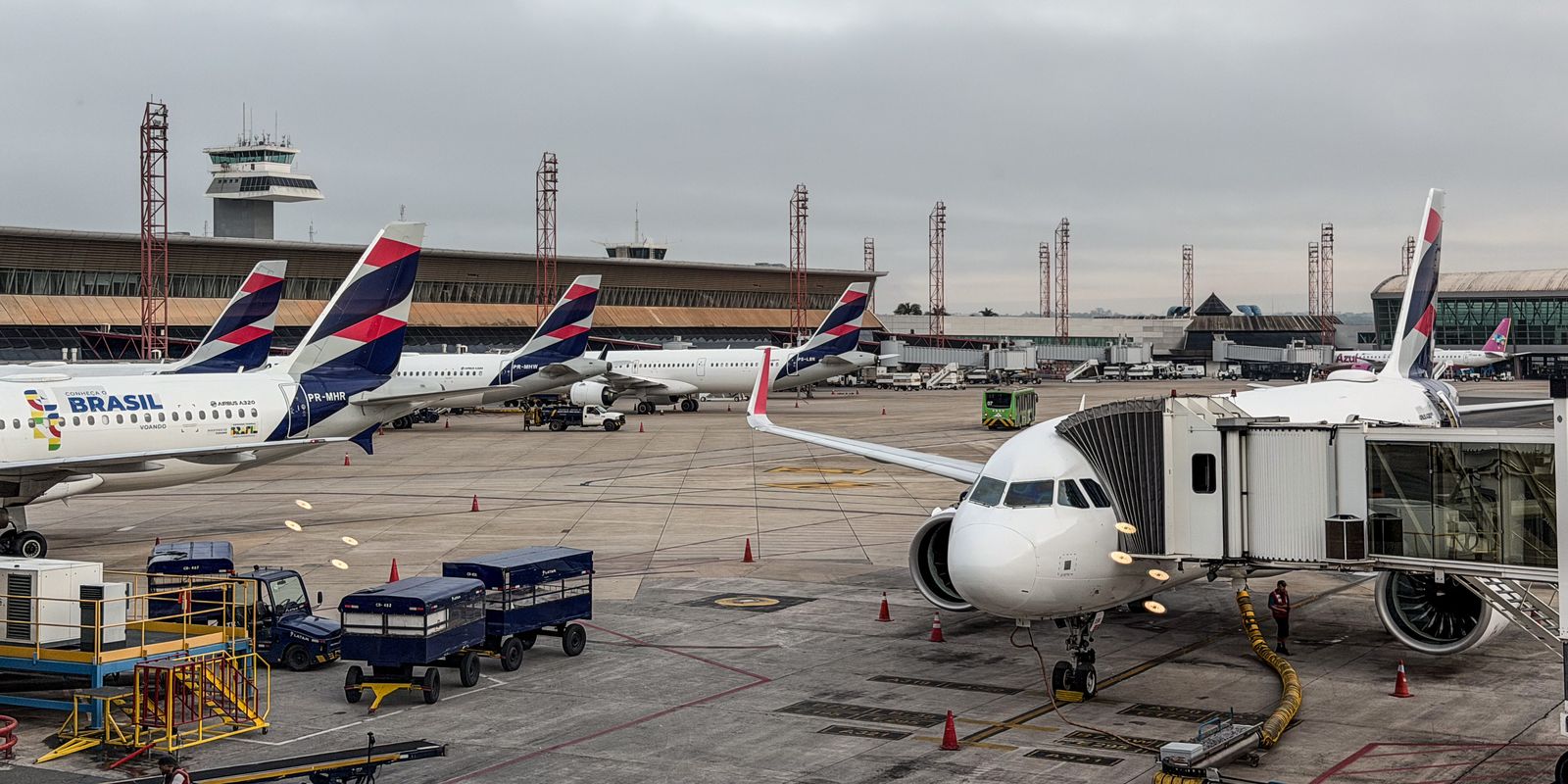 Anvisa atualiza as normas de segurança sanitária na aviação comercial brasileira