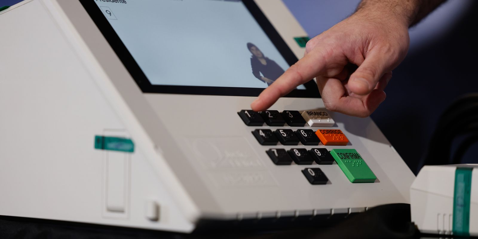 Assinatura digital e lacração garantem segurança em sistemas eleitorais no Brasil