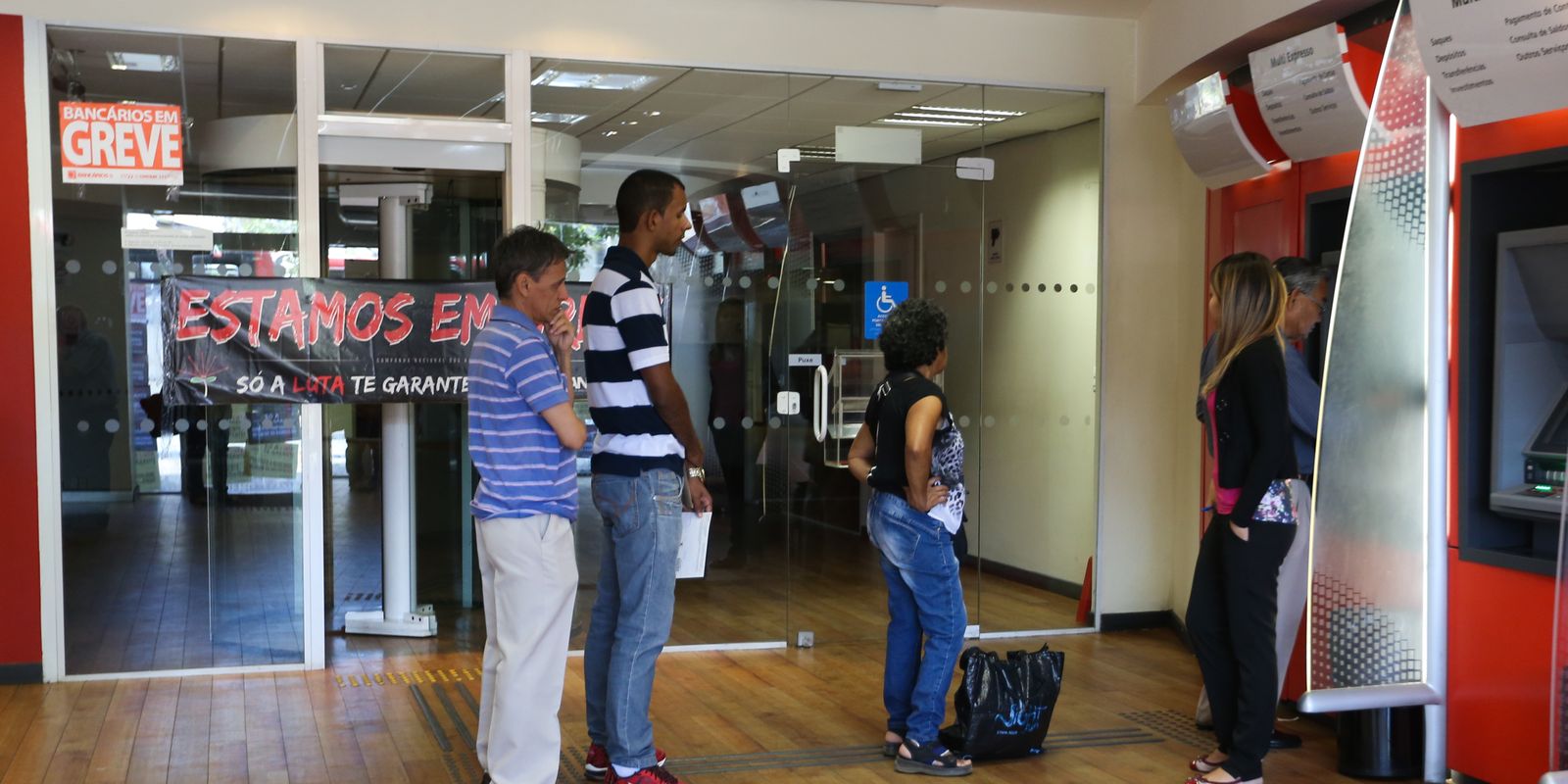 Paralisação dos bancários afeta atendimento em todo o país nesta quinta-feira