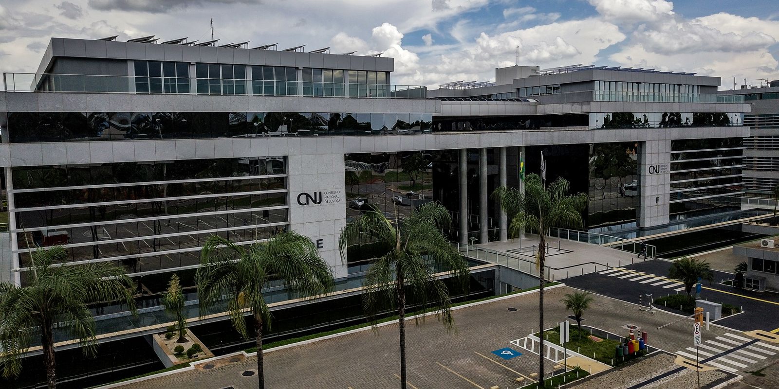 CNJ aprova o fim da aposentadoria compulsória como punição para juízes