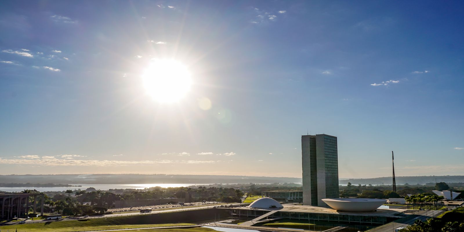Congresso vota esta semana o fim da escala 6x1 e a taxa das blusinhas