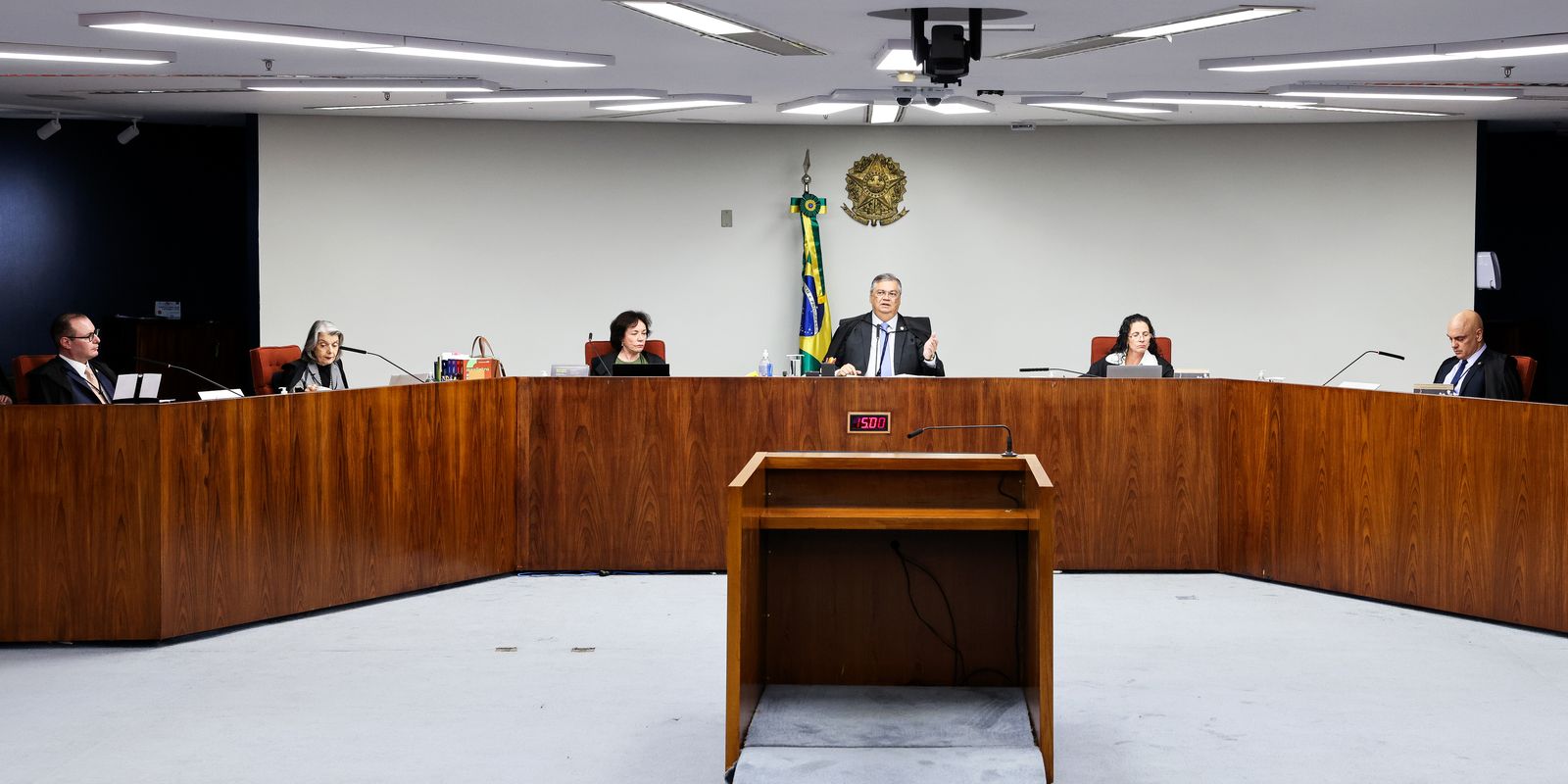 STF: Dino e Moraes defendem rever a dispensa do diploma de jornalista