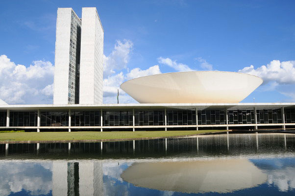 Governo edita medida provisória para reforçar programas de crédito e habitação