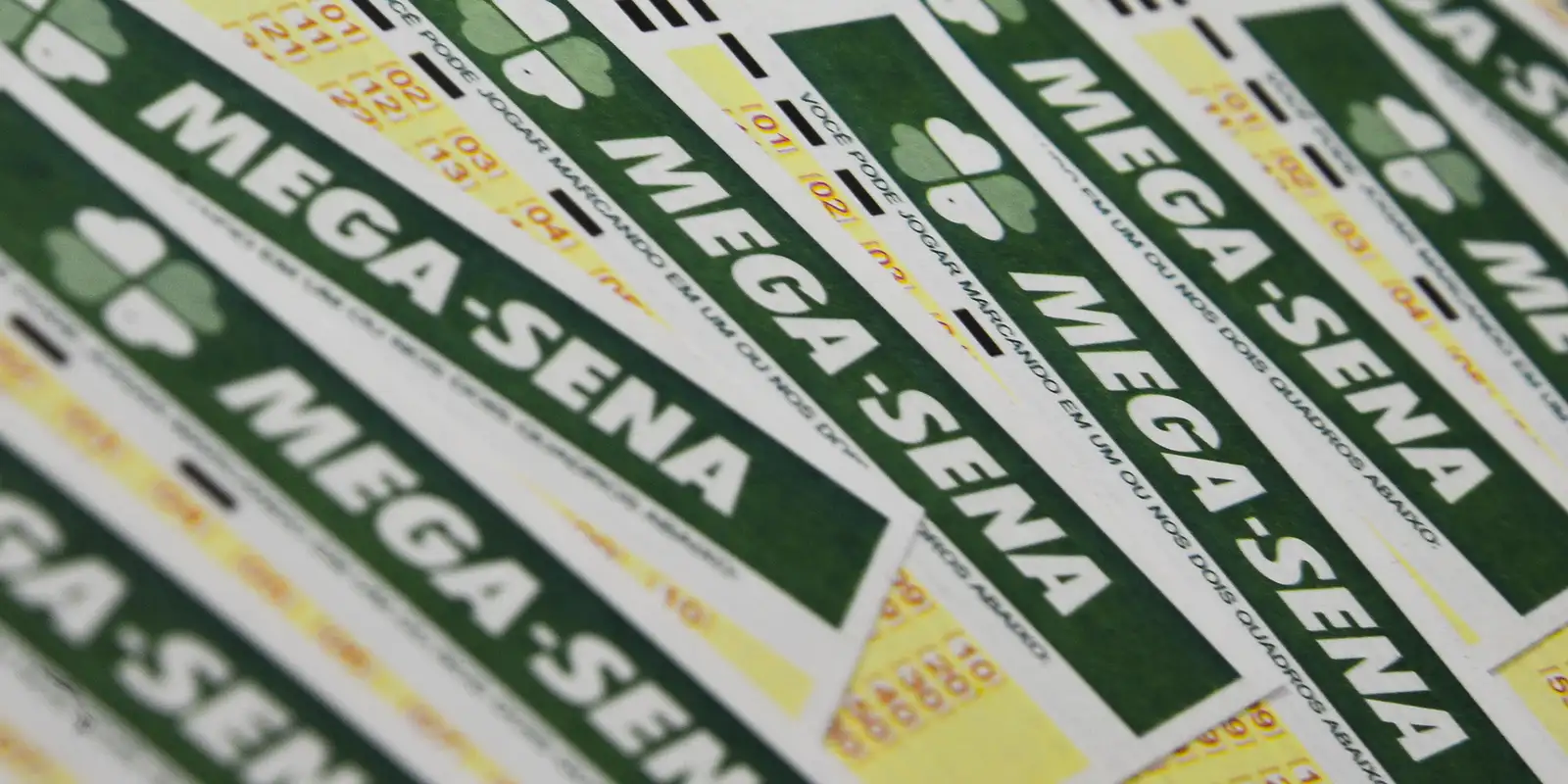 Mega-Sena acumulada atinge R$ 165 milhões após nenhum apostador cravar dezenas