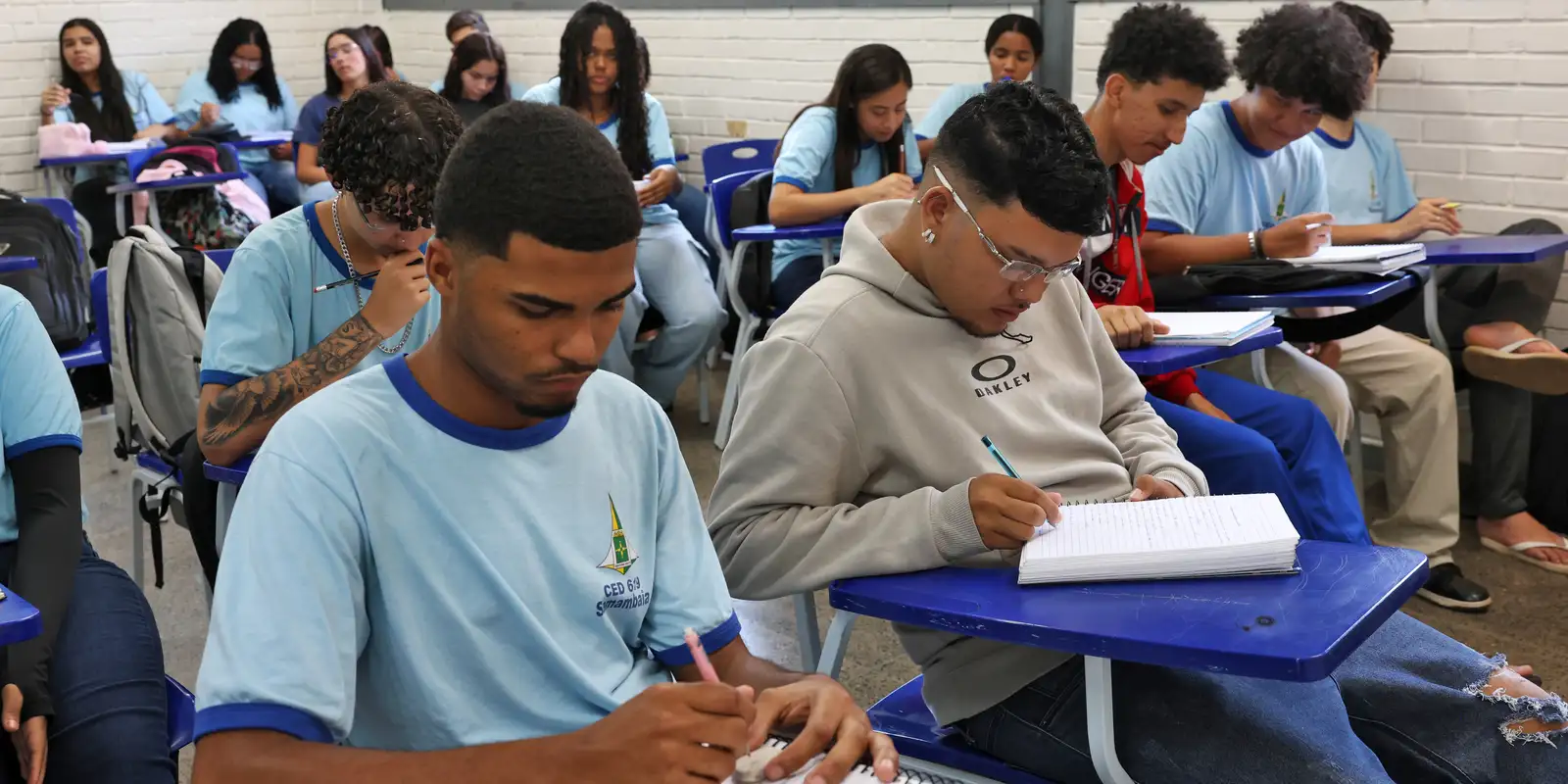 Programa Pé-de-Meia paga parcela para nascidos em novembro e dezembro