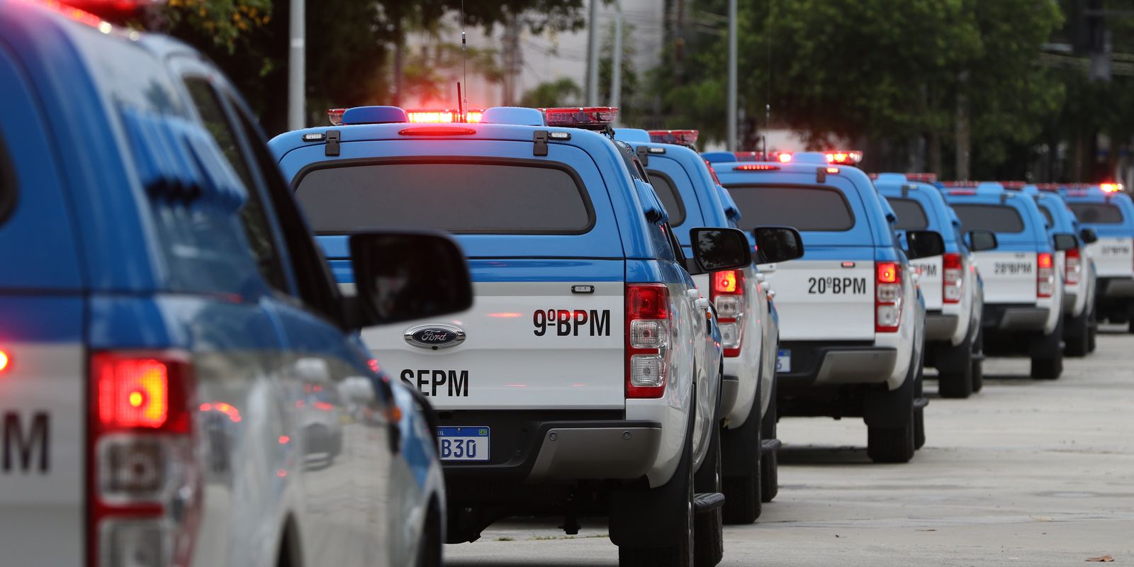 Mega operação da PM mobiliza 27 batalhões contra o Comando Vermelho no Rio
