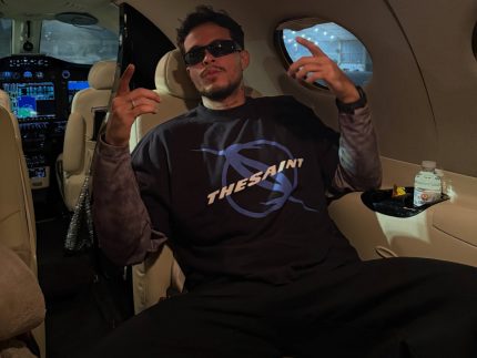 Tá podendo! Felipe Amorim compra jatinho particular e mostra novo “brinquedo”