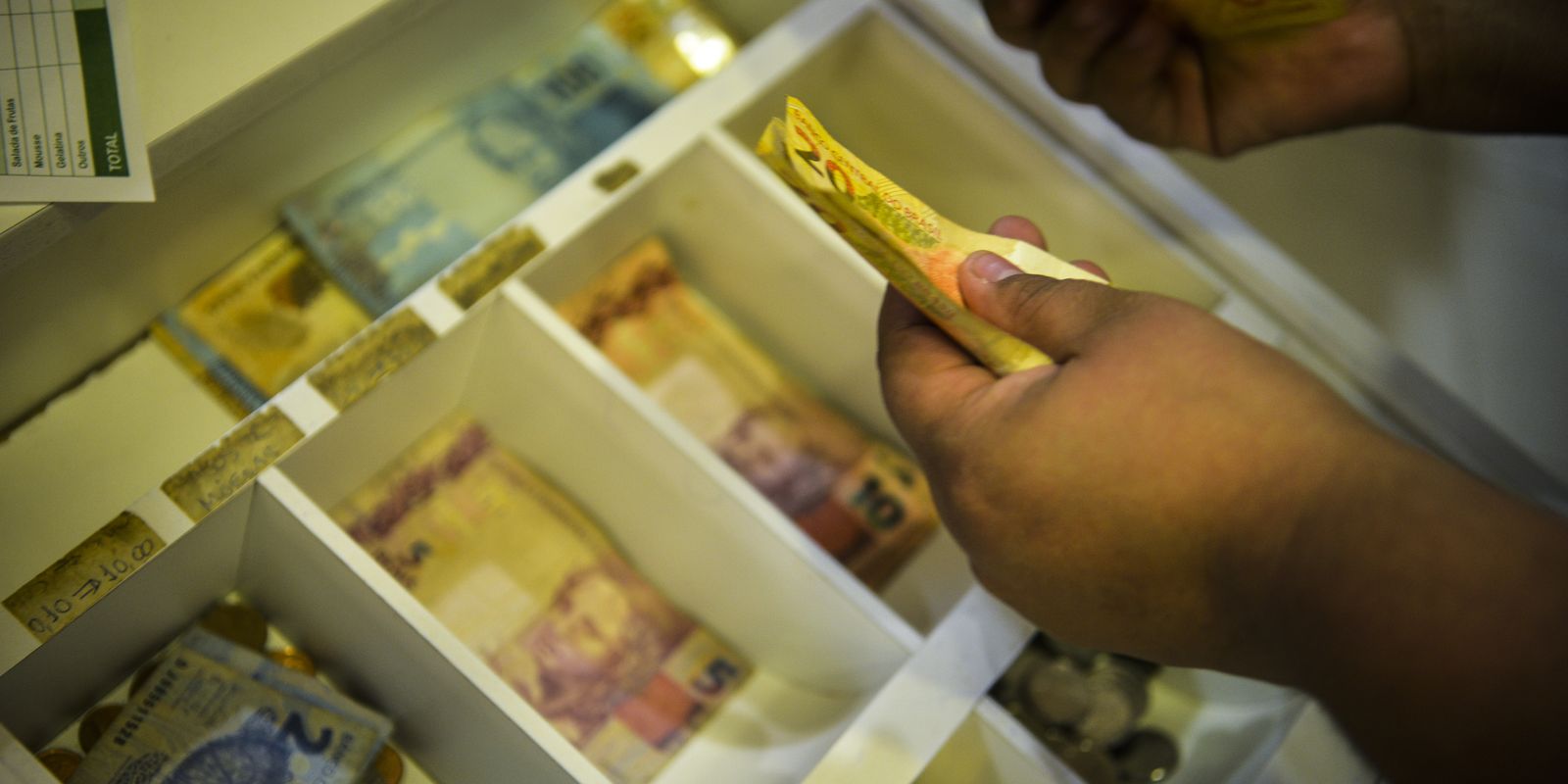 Último lote do abono salarial é liberado para nascidos em novembro e dezembro