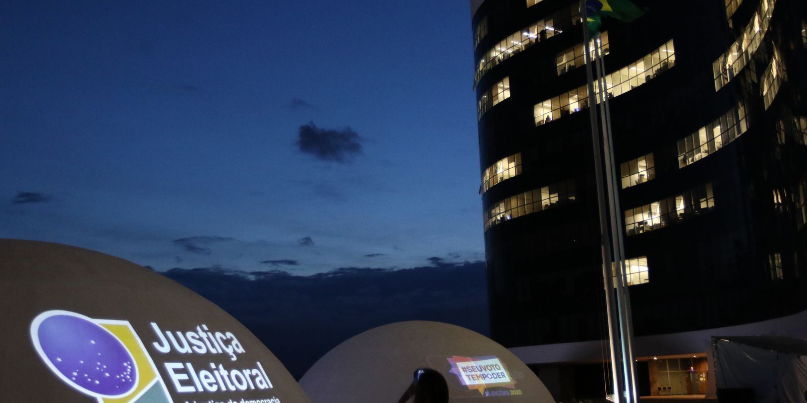 TSE nega ataque hacker e investiga uso indevido do sistema do TSE em caso de Flávio Bolsonaro