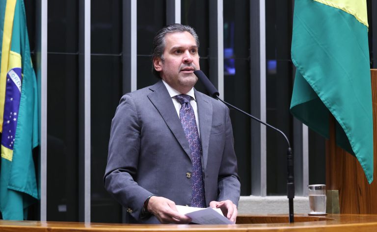 Câmara aprova flexibilização de regras fiscais para benefícios em 2026
