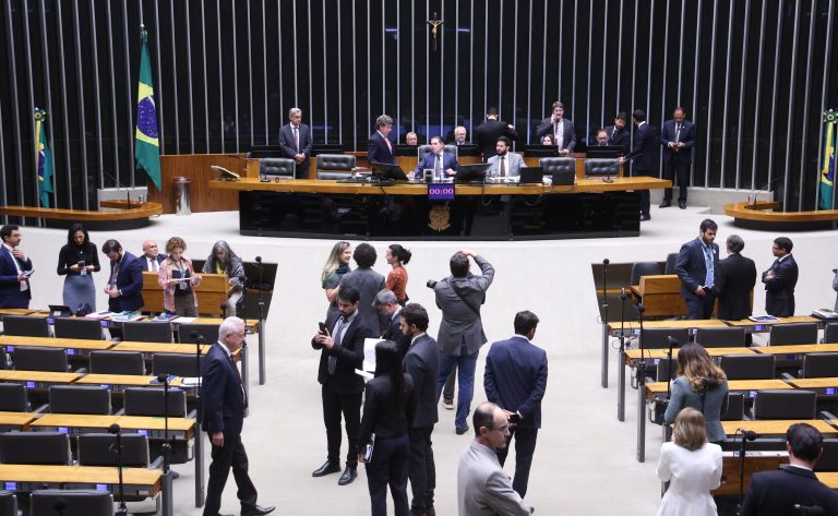 Câmara aprova medida para reduzir a fila do INSS e acelerar concessão de benefícios