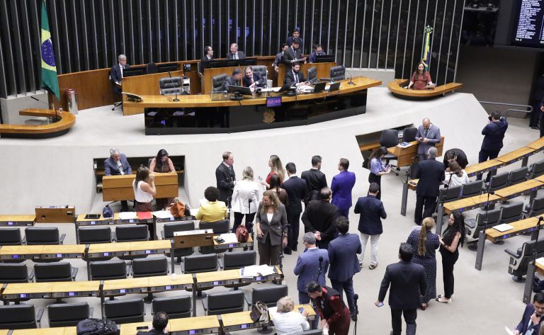 Câmara dos Deputados aprova mudança em cargos na Justiça do Trabalho de Goiás