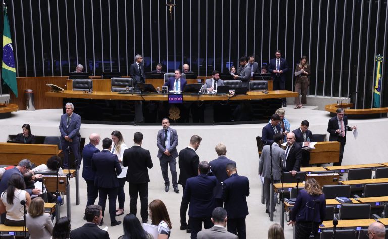Câmara pode votar MP das compras internacionais nesta terça-feira
