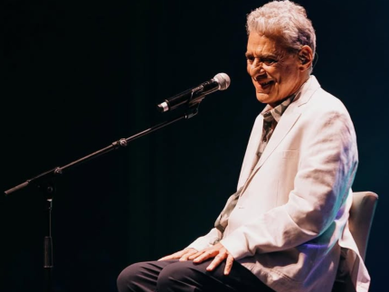 Chico Buarque vai à polícia após sofrer ameaça de morte na internet