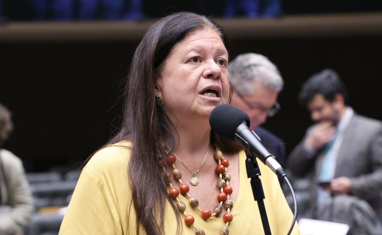 CCJ aprova projeto que garante justiça gratuita para pessoas com deficiência