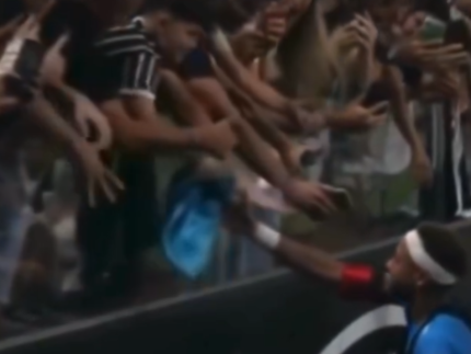 Corinthians é punido após hostilização a garoto que recebeu camisa de Neymar