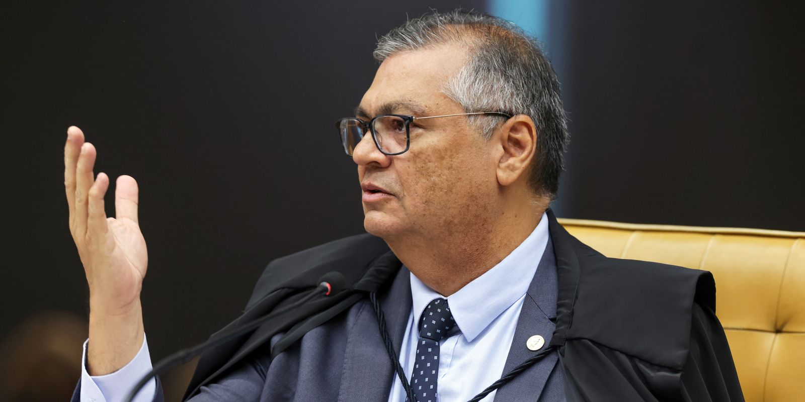 Flávio Dino retira sigilo de investigações sobre o filme Dark Horse no STF