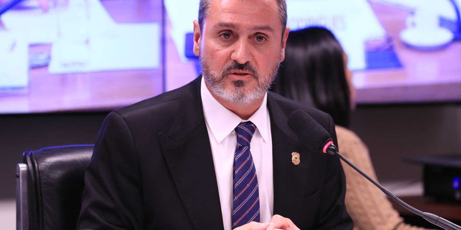 Flávio Dino anula afastamento e reconduz diretor-geral da PF ao cargo