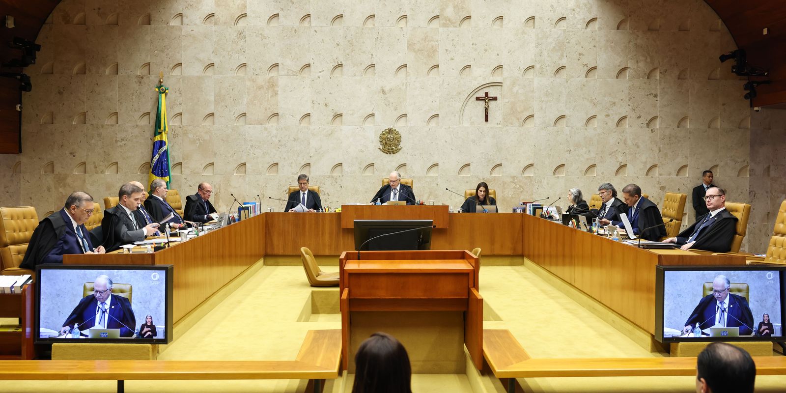 Dino e Zanin defendem julgamento no STF de Moraes e Mendonça no mesmo dia