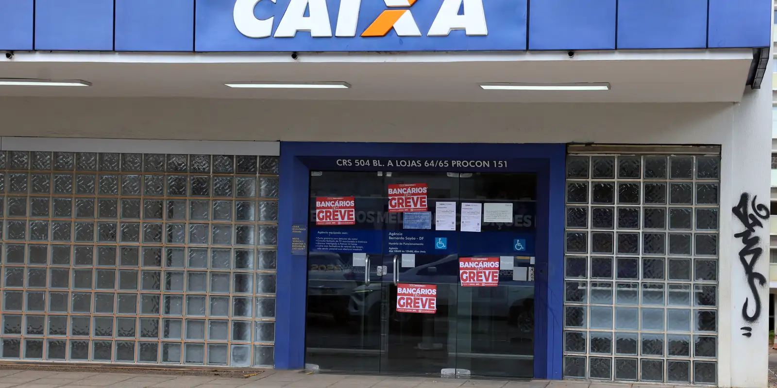 Funcionários rejeitam proposta e greve da Caixa continua em todo o país