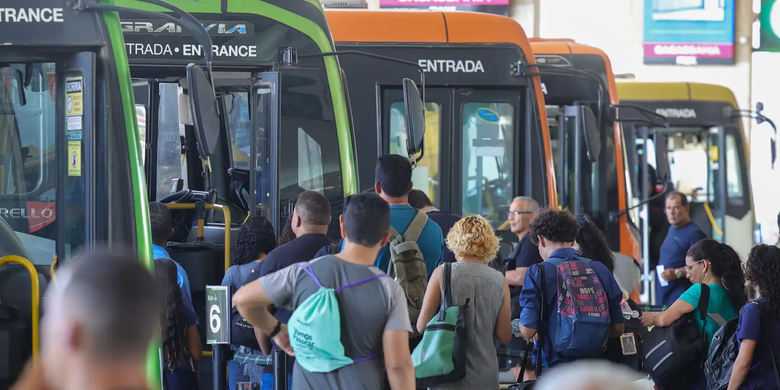 Escala 6x1 afeta saúde mental e física de trabalhadores, aponta nova pesquisa