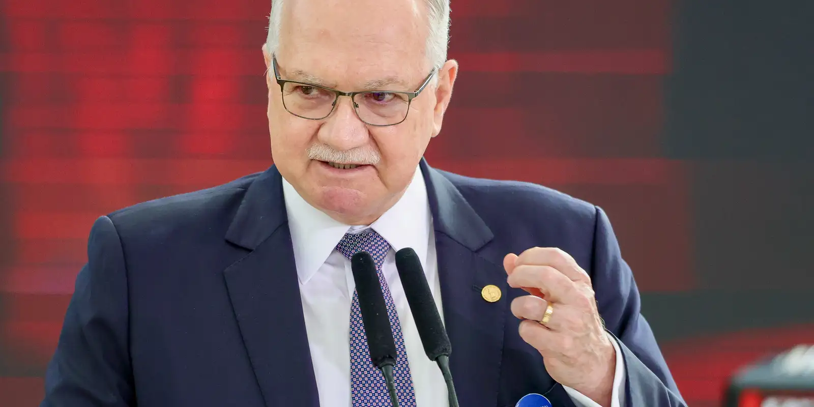 Fachin dá prazo de 5 dias para Mendonça e Gonet sobre o caso Master no STF