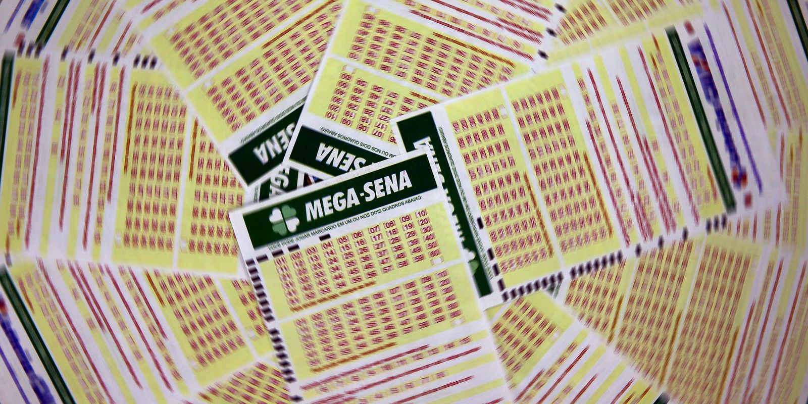 Mega-Sena acumula e prêmio sobe para R$ 102 milhões