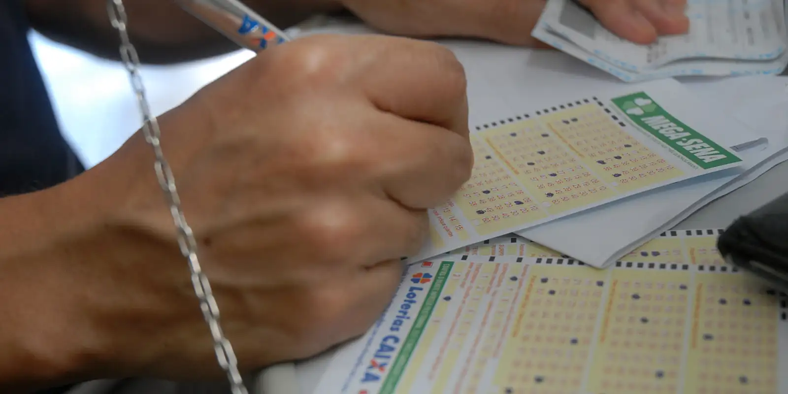 Ninguém acerta dezenas no concurso da Mega-Sena e prêmio acumula em R$ 76 milhões